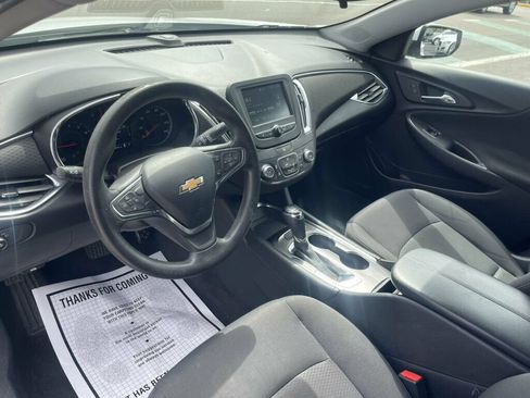 Used 2018 Chevrolet Malibu LT FWD image 12