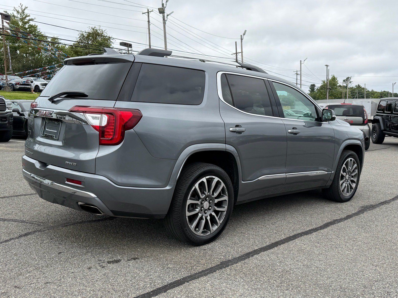 Used 2022 GMC Acadia Denali w/ Denali Ultimate Package AWD/4WD image 8