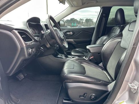 Used 2019 Jeep Cherokee Latitude Plus image 9