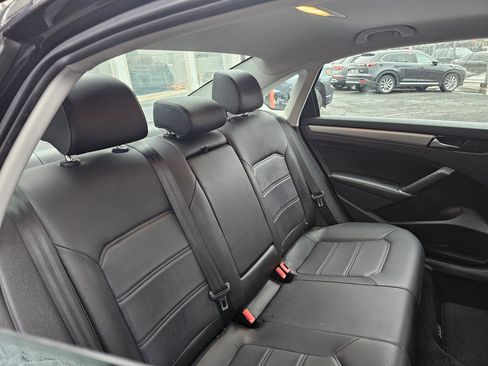 Used 2022 Volkswagen Passat 2.0T SE image 11