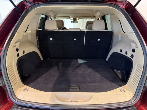 Used 2020 Jeep Grand Cherokee Laredo image 22