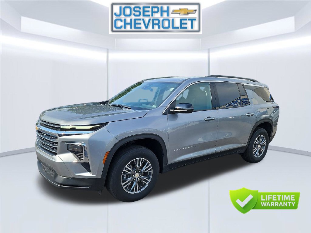 Used 2026 Chevrolet Traverse LT FWD image 2