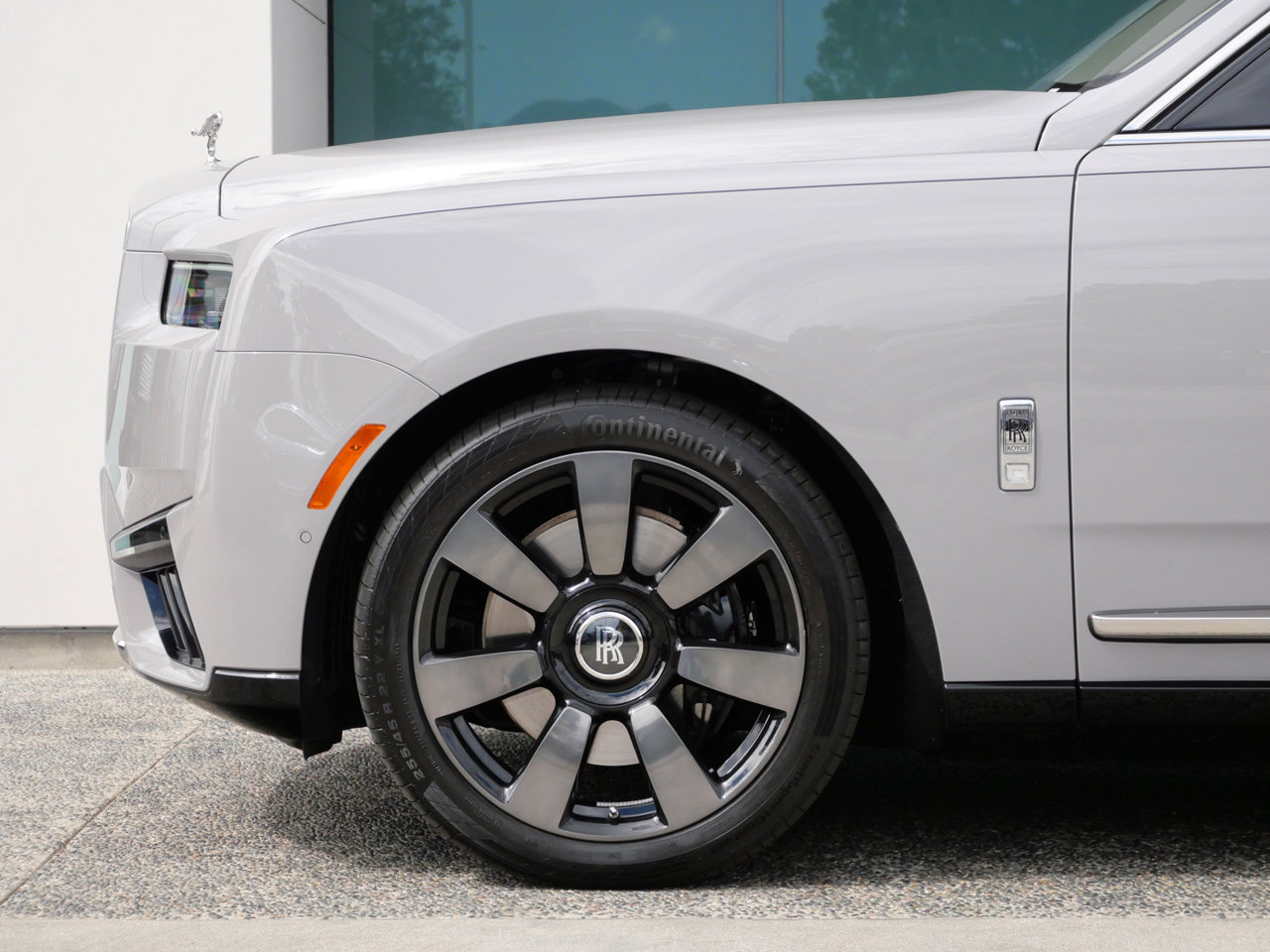Used 2025 Rolls-Royce Cullinan AWD/4WD image 12