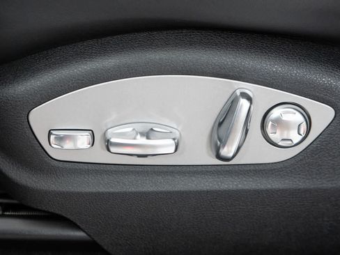 New 2026 Porsche Macan AWD/4WD image 23