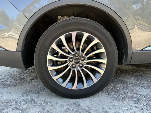 Used 2024 Lincoln Aviator Reserve AWD/4WD image 8