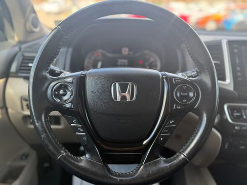 Used 2016 Honda Pilot Touring image 25
