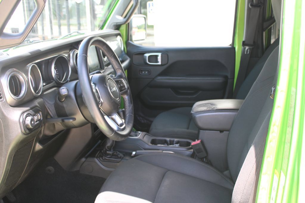 Used 2018 Jeep Wrangler Unlimited Sahara AWD/4WD image 12