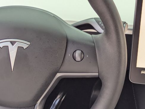 Used 2024 Tesla Model Y Long Range image 18