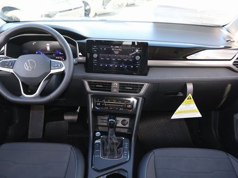 New 2026 Volkswagen Taos SE image 14