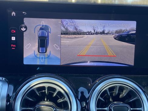 Used 2025 Mercedes-Benz GLB 250 image 28