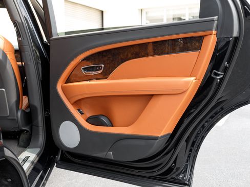 Certified 2023 Bentley Bentayga Extended Wheelbase AWD/4WD image 56