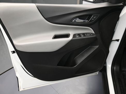 Used 2021 Chevrolet Equinox LT image 12