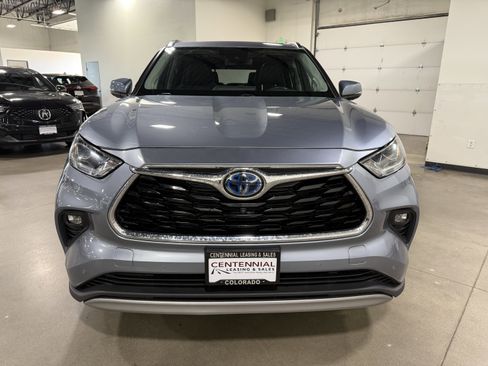 Used 2021 Toyota Highlander Platinum image 2