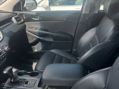 Used 2019 Kia Sorento EX FWD image 4