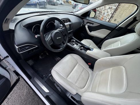 Used 2017 Jaguar F-PACE Prestige image 33
