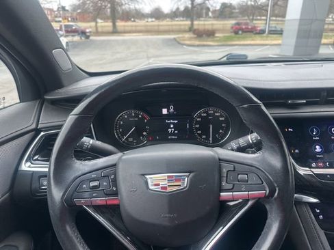 Used 2020 Cadillac XT6 Premium Luxury image 13
