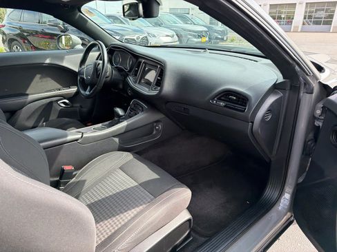 Used 2018 Dodge Challenger SXT RWD image 5