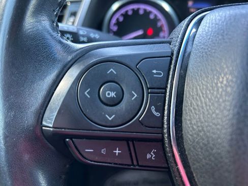 Used 2020 Toyota Camry SE image 19