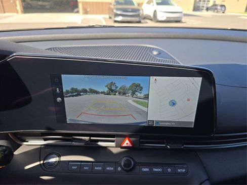 New 2025 Hyundai Elantra SEL image 17