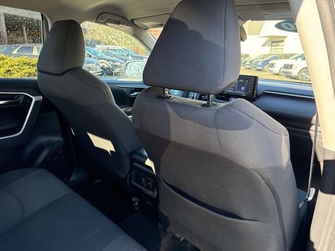 Used 2020 Toyota RAV4 XLE image 22