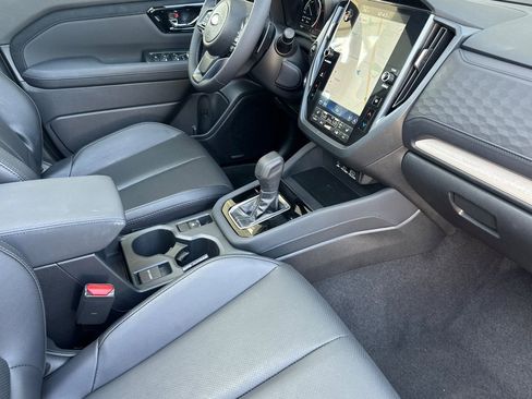 Used 2025 Subaru Forester Limited image 17