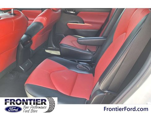 Used 2022 Toyota Highlander XSE AWD/4WD image 25