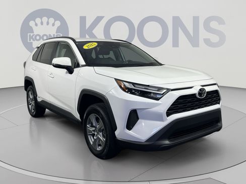 Used 2025 Toyota RAV4 XLE AWD/4WD image 10