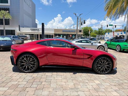 Used 2023 Aston Martin V8 Vantage Coupe RWD image 8