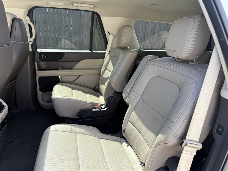 Used 2024 Lincoln Navigator Reserve AWD/4WD image 30