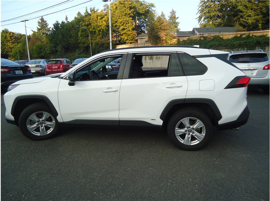 Used 2019 Toyota RAV4 LE w/ Carpet Mat Package AWD/4WD image 10