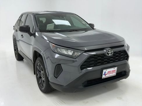 Used 2022 Toyota RAV4 LE image 2