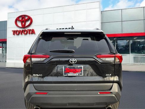 Used 2025 Toyota RAV4 XLE image 5