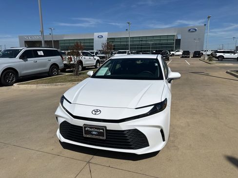 Used 2025 Toyota Camry LE FWD image 25