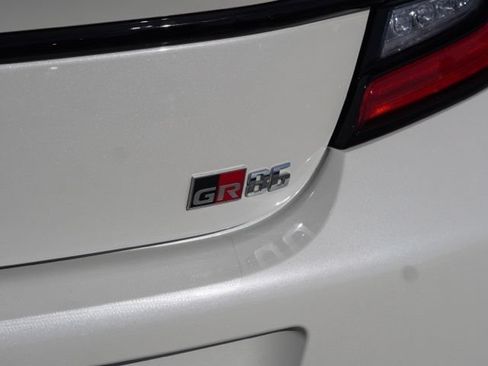 Used 2022 Toyota GR86 Premium w/ ALL Weather Mat Package (TMS) RWD image 11