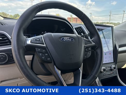 Used 2023 Ford Edge Titanium image 19