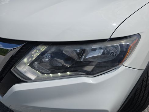 Used 2020 Nissan Rogue S w/ Special Edition Package FWD image 29