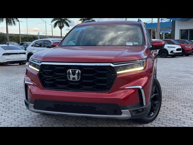 Certified 2025 Honda Pilot Touring image 2