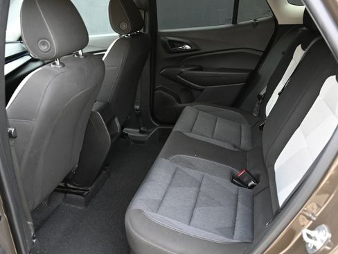 Used 2024 Chevrolet Trax LS w/ LS Convenience Package FWD image 18