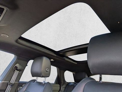 Used 2024 Land Rover Range Rover Evoque Dynamic SE image 11