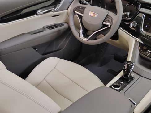 New 2025 Cadillac XT6 Premium Luxury w/ LPO, Floor Liner Package image 18