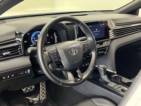 Used 2025 Toyota Camry SE FWD image 15