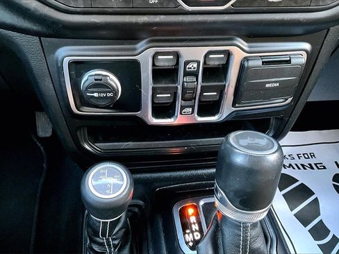 Used 2023 Jeep Wrangler Unlimited Sahara w/ Cold Weather Group image 16