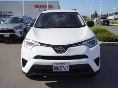 Used 2018 Toyota RAV4 LE image 6