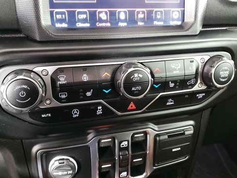 Used 2020 Jeep Gladiator Overland AWD/4WD image 25