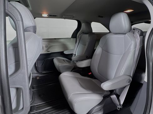 Certified 2021 Toyota Sienna XLE w/ XLE Plus Package AWD/4WD image 22