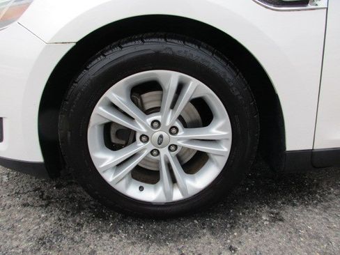 Used 2014 Ford Taurus SEL w/ Equipment Group 201A FWD image 13