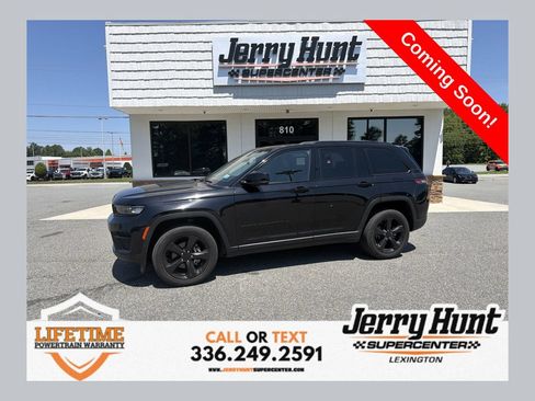 Used 2023 Jeep Grand Cherokee Altitude AWD/4WD image 1