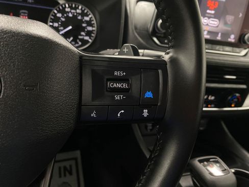 Certified 2025 Nissan Rogue SV AWD/4WD image 17