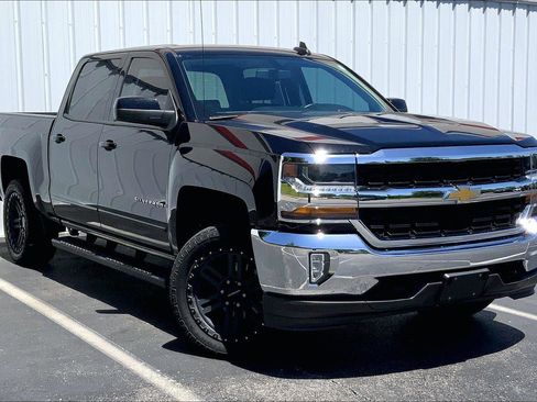 Used 2018 Chevrolet Silverado 1500 LT w/ All Star Edition AWD/4WD image 2