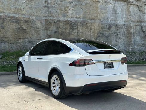 Used 2017 Tesla Model X 75D image 3